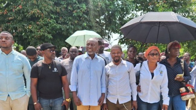 Grève des enseignants&nbsp;: aucune reprise des cours, le bras de fer s’intensifie