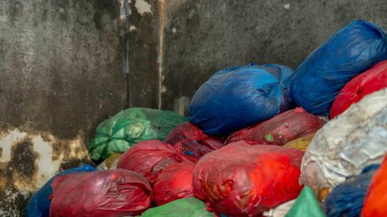 Gabon / Libreville&nbsp;: l’AGASA ferme 12 ateliers de vente de manioc roui au PK8 pour non-conformité sanitaire 