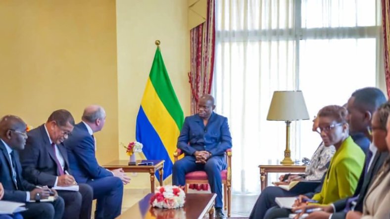 Brice Clotaire Oligui Nguema échange avec le DG d’Eramet sur la transformation locale du manganèse