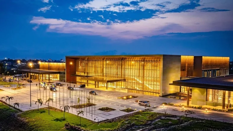 Gabon&nbsp;: la Cité de la démocratie devient le Palais des congrès , rebaptisé Omar Bongo