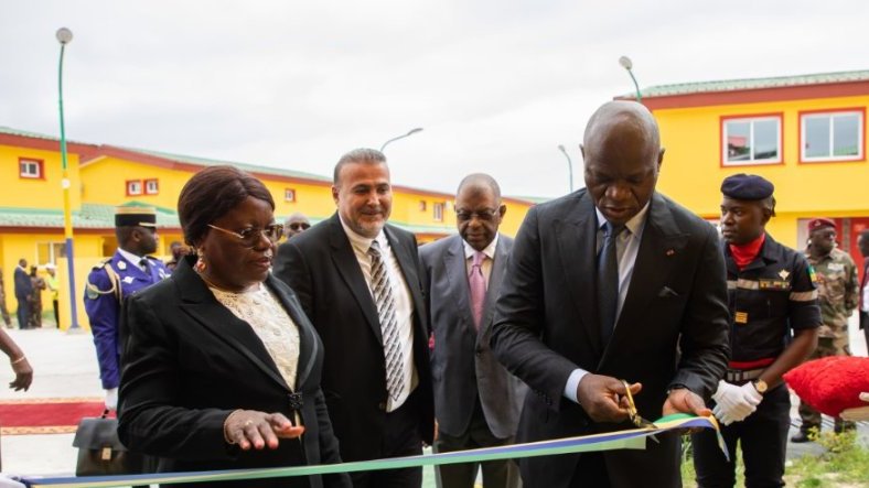 Gabon : le Président Oligui Nguema inaugure la cité rénovée des sapeurs-pompiers de Nomba