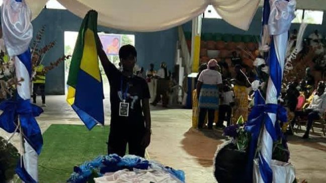 Meurtre de Cameron&nbsp;: un dernier hommage rendu au gymnase d’Oloumi avant l’inhumation