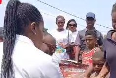 Libreville / Journée  récréative&nbsp;: Eliane Frida Midoungani donne du sourire aux enfants de la périphérie de Bambouchine 