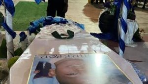 Meurtre de Cameron&nbsp;: un dernier hommage rendu au gymnase d’Oloumi avant l’inhumation