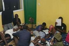 Logements saturés, cours suspendus&nbsp;: les étudiants interpellent le chef de l’État 