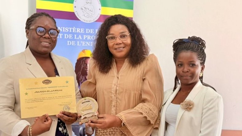 Awards  Makongonio 2025&nbsp;: la laureate Denise Billogue dédie son prix à la Ministre de la femme 
