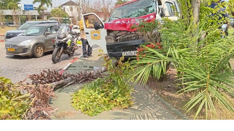 Akanda&nbsp;: un taxi-bus percute un pick-up, des blessés laissés sans secours pendant de longues minutes